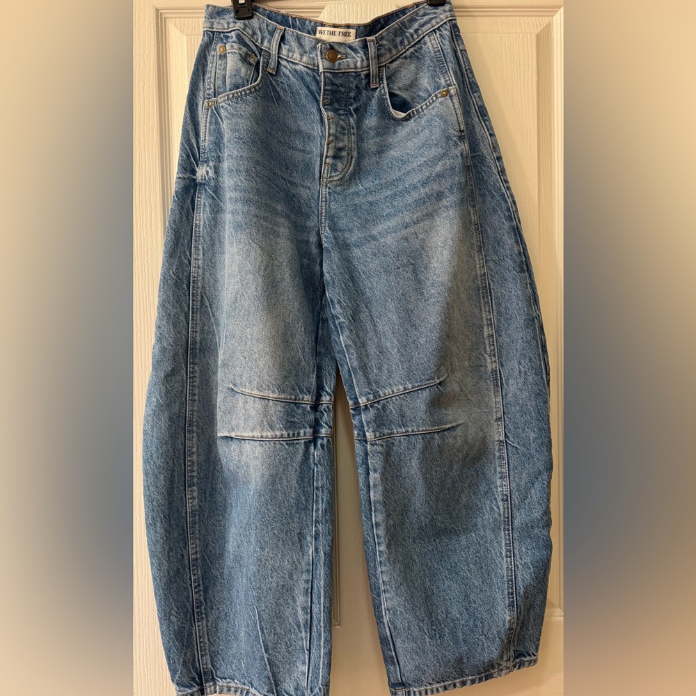 We The Free Good Luck Mid Rise Barrel Jeans. Excellent Condition.